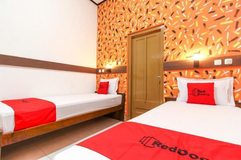 Hotel Reddoorz Near Rs Sarjito Yogyakarta Extérieur photo